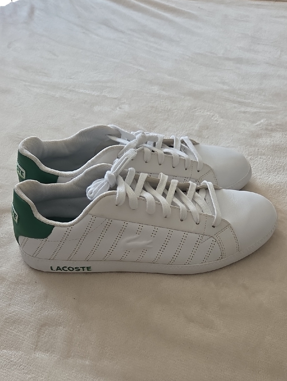Great Condition Men's Lacoste White Leather Sneakers, Size 10.5